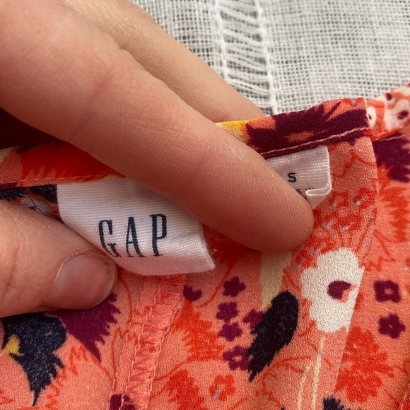 Gap floral peplum blouse with flutter sleeves. - Picture 6 of 12